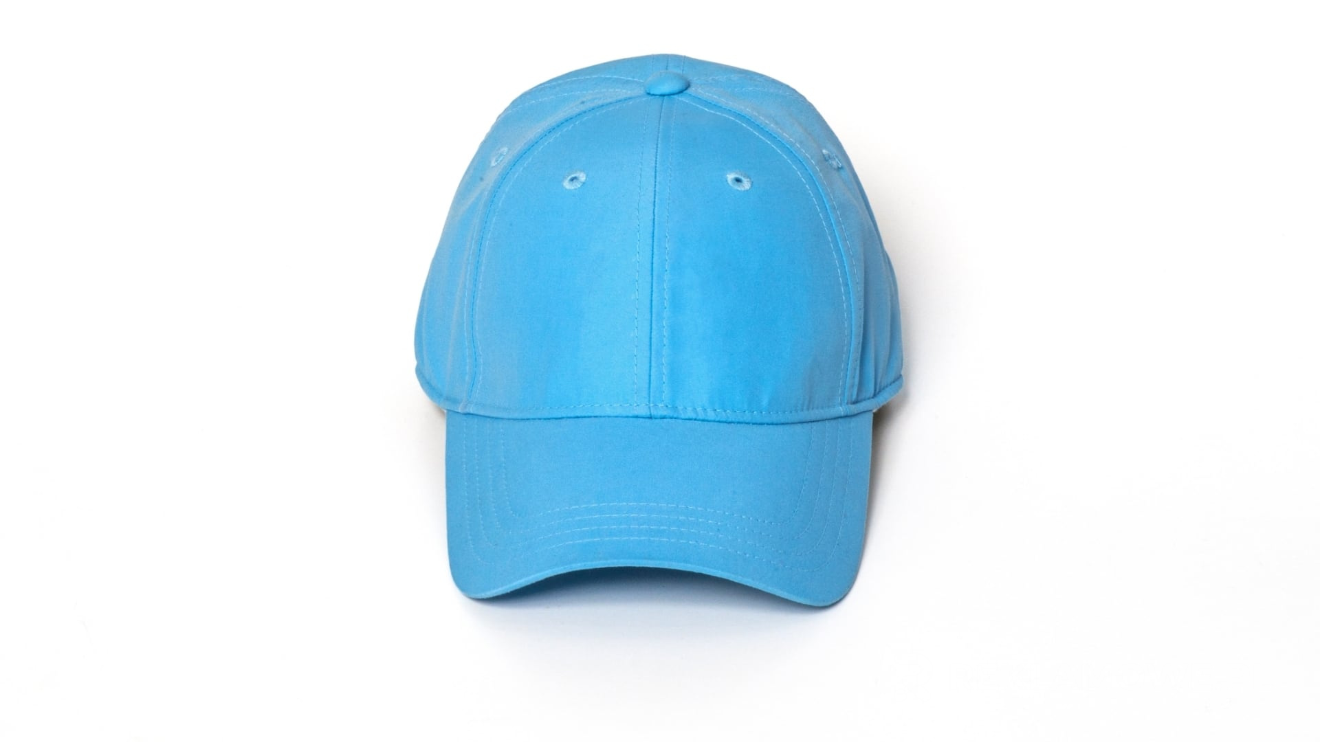 Dziecko noszące kolorową czapkę reklamową