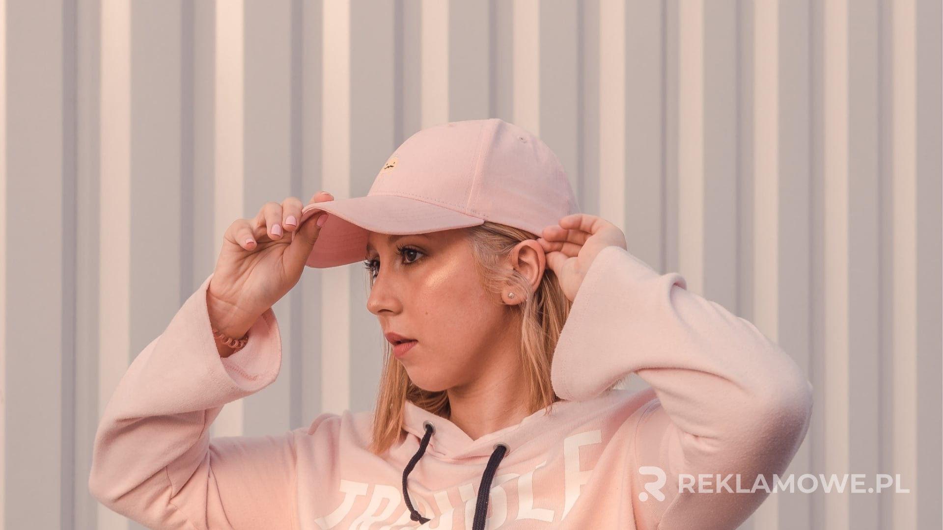 Czapka reklamowa używana w sporcie