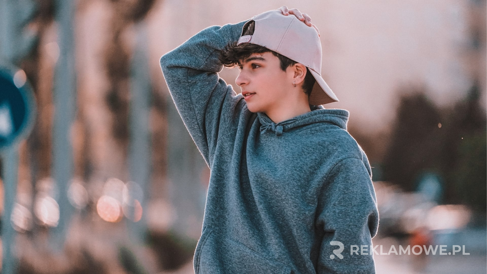 Kampania promocyjna z czapkami reklamowymi