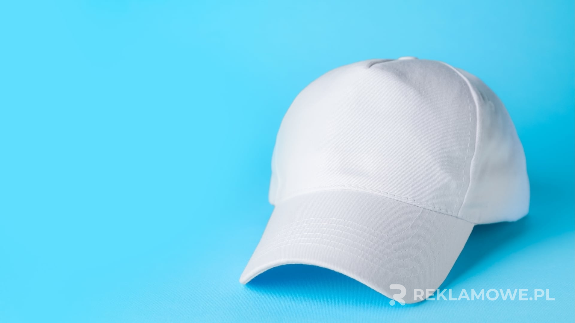 Trendy w projektowaniu czapek reklamowych na rok 2025