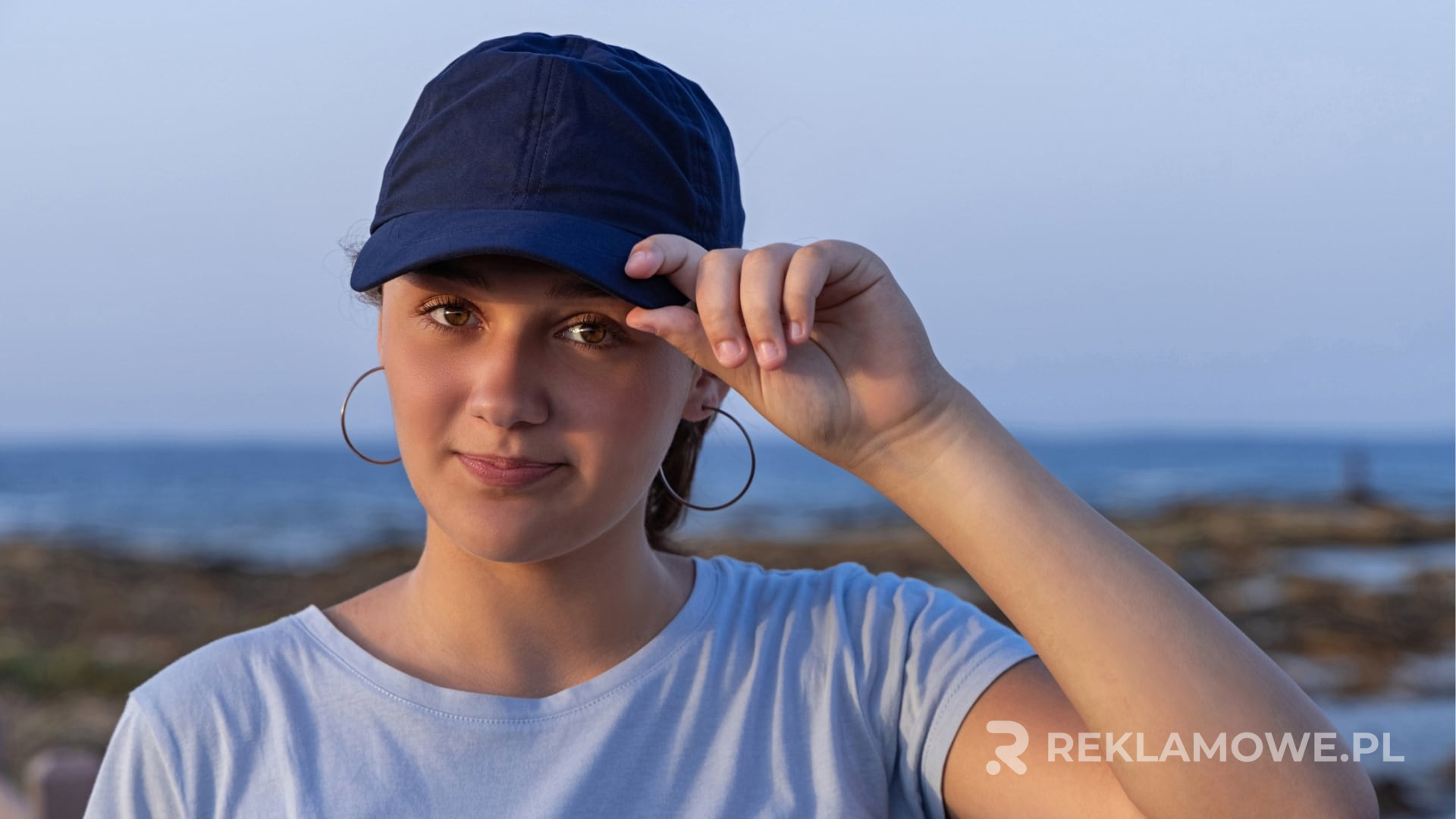 Unikatowe czapki reklamowe z logo firmy